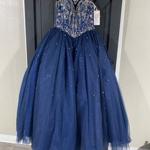 Quincenera Dress size 4 brand new with tags